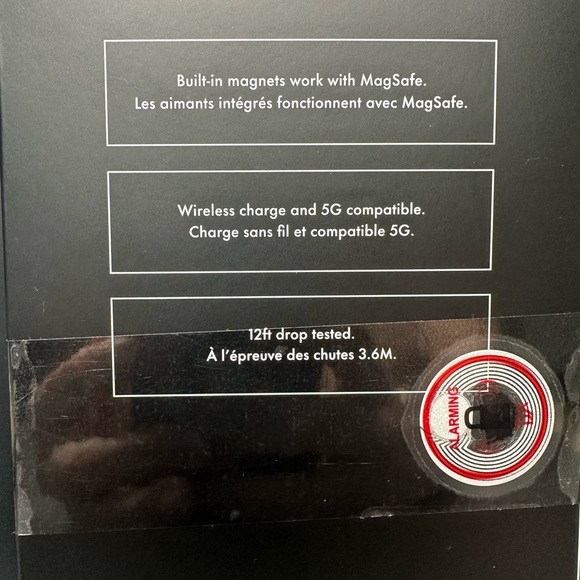 Kate Spade New York Protective iPhone 15 Pro Max Case – Black & White Floral - Picture 3 of 3